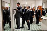     
: Obama-on-Scale_full.jpg
: 79
:	114.7 
ID:	3550301