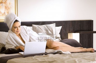     
: 5677267-beautiful-woman-in-white-bathrobe-on-a-bed-with-laptop.jpg
: 4
:	22.8 
ID:	4734192